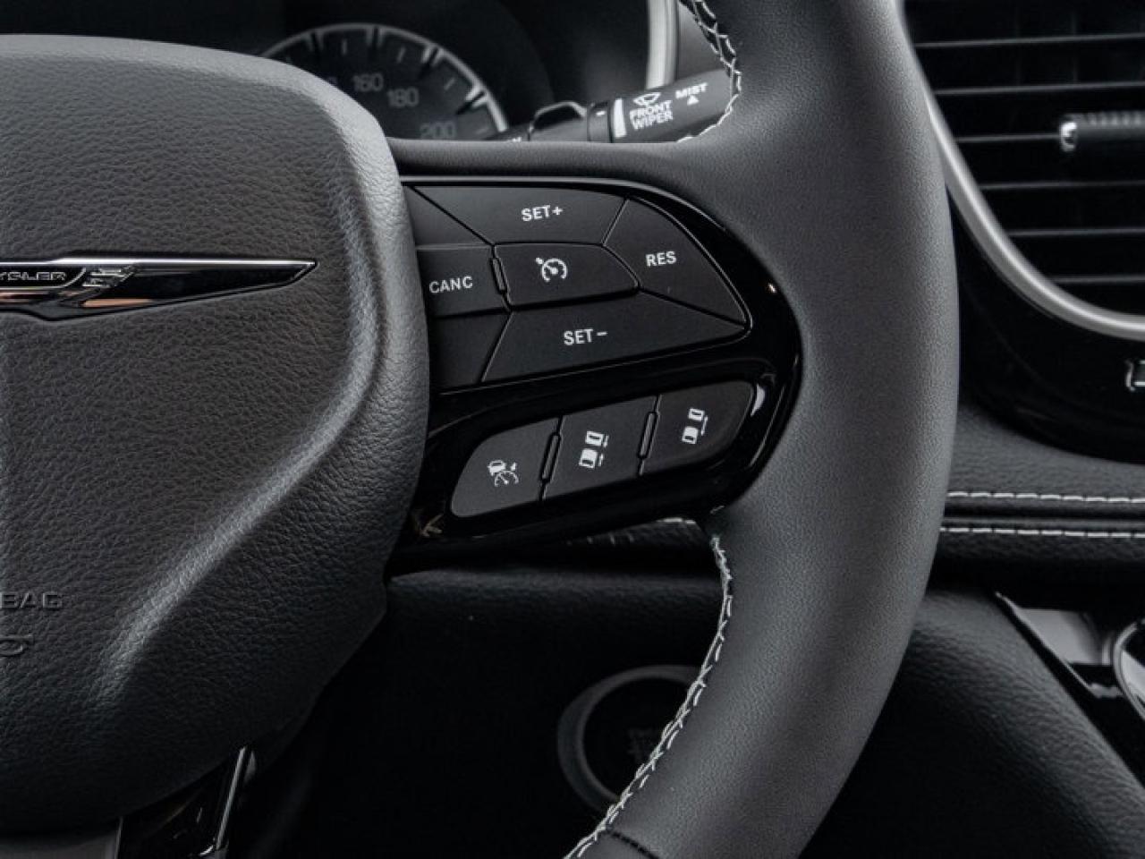 2026 Chrysler Pacifica Select Photo