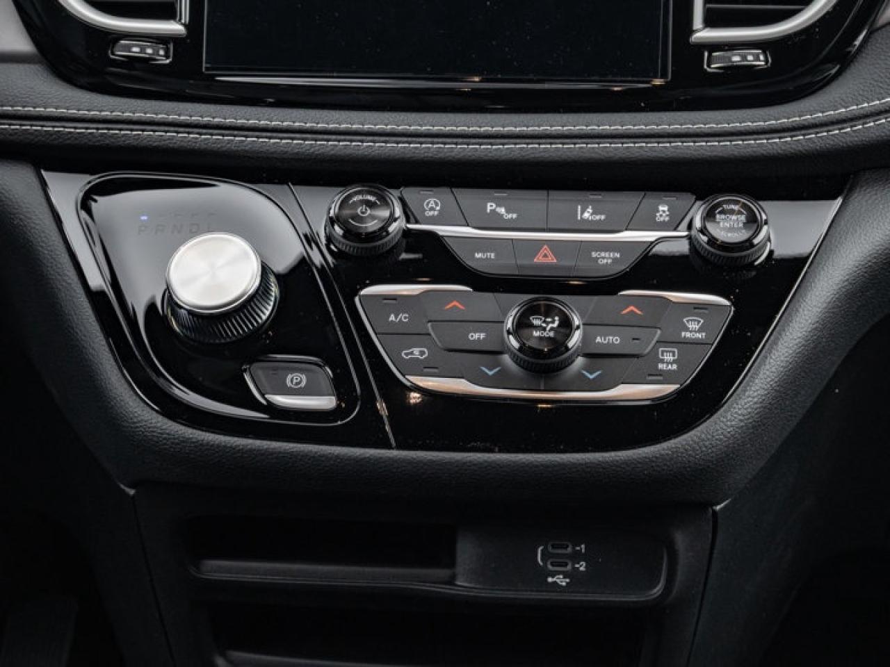 2026 Chrysler Pacifica Select Photo