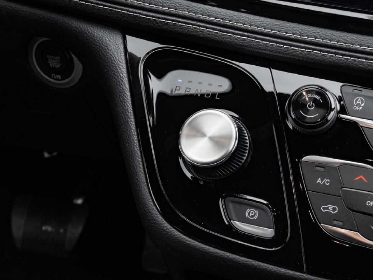 2026 Chrysler Pacifica Select Photo