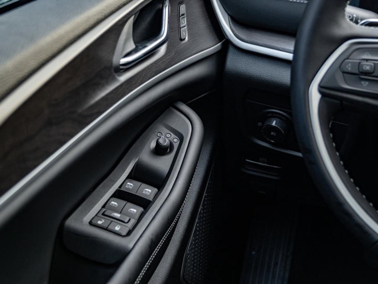 2025 Jeep Grand Cherokee Limited Photo