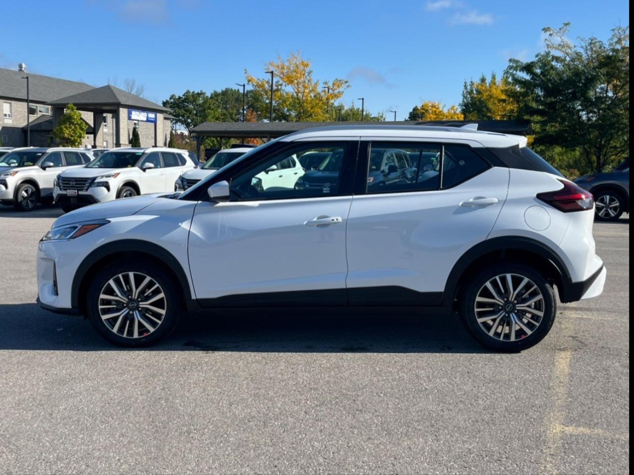 2025 Nissan Kicks Play SV FWD Photo4