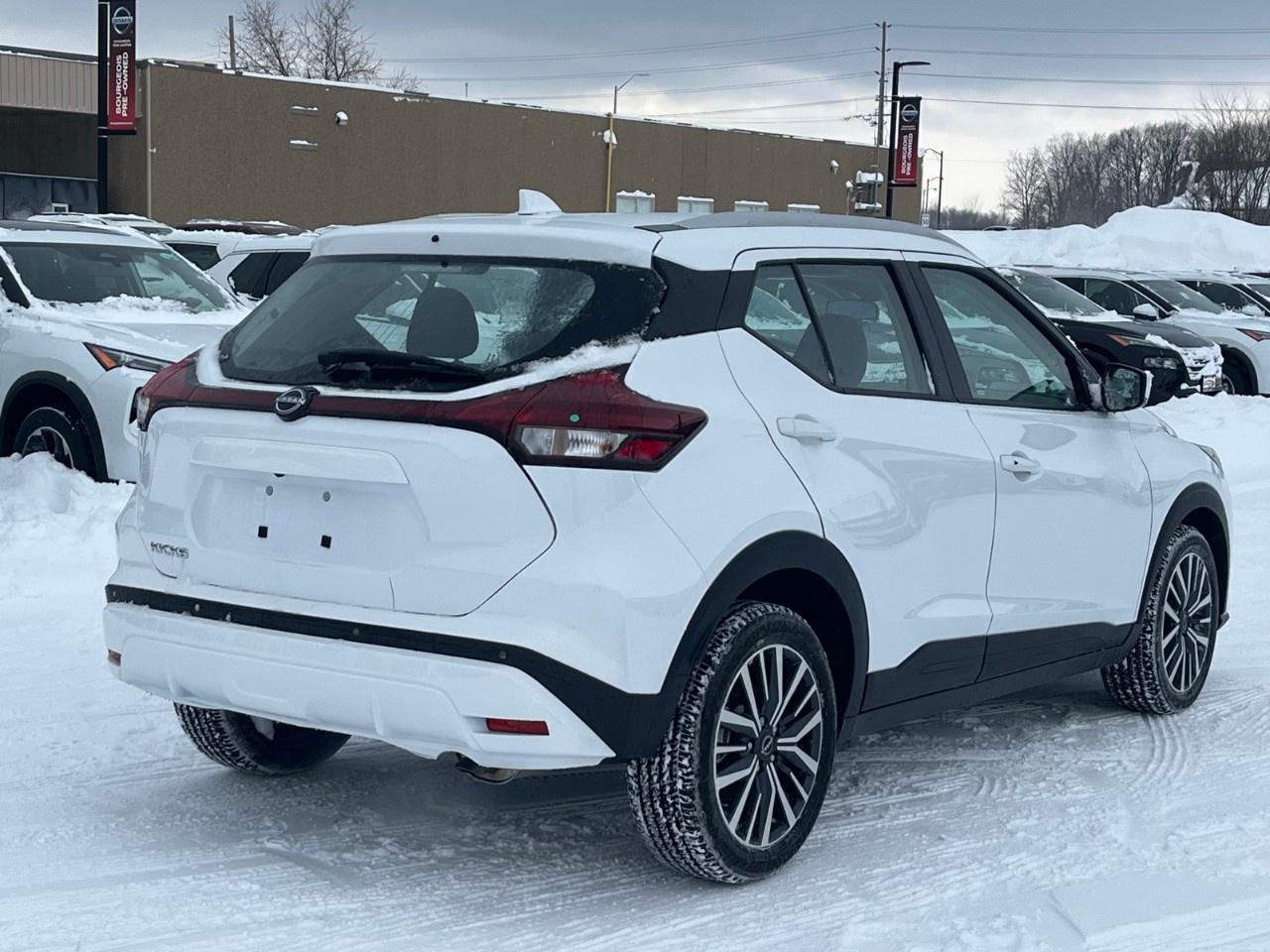 2025 Nissan Kicks Play SV FWD Photo