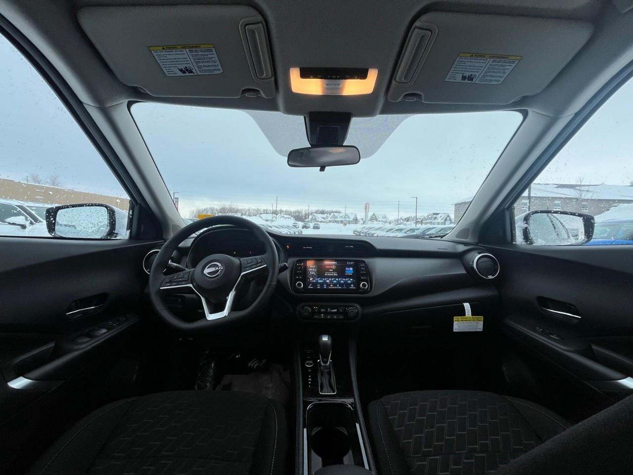 2025 Nissan Kicks Play SV FWD Photo