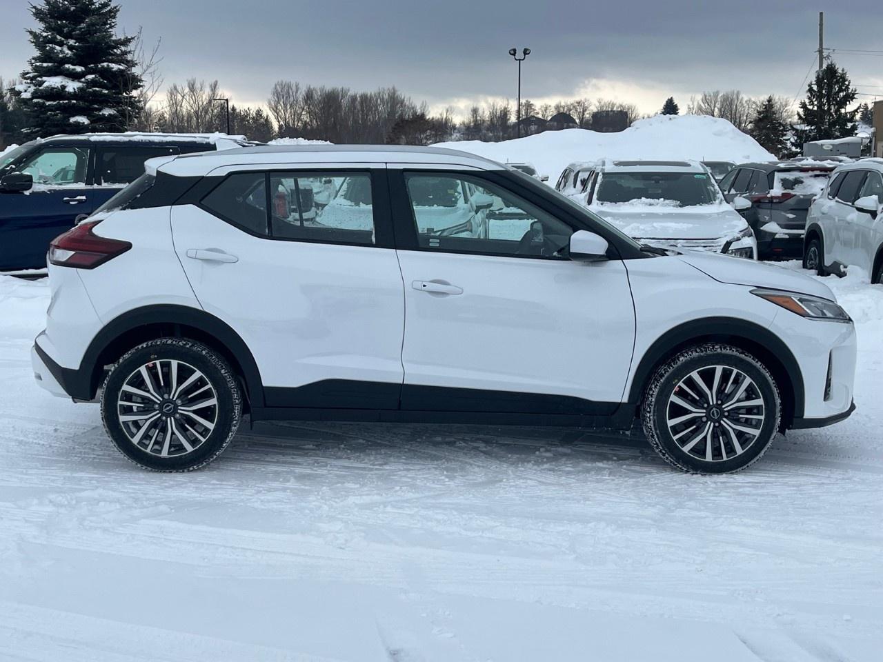 2025 Nissan Kicks Play SV FWD Photo