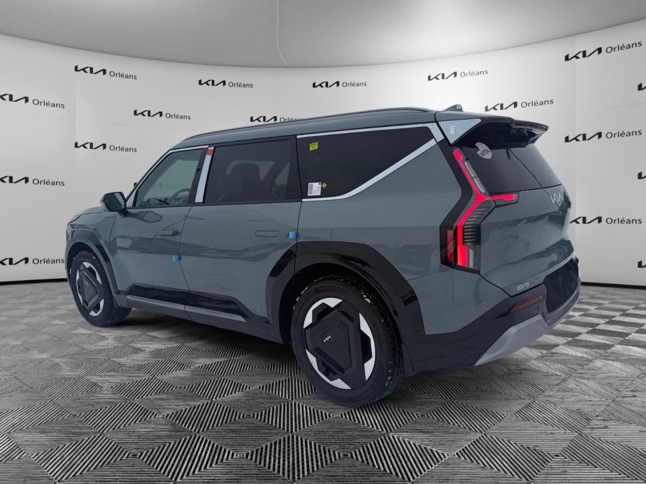 2026 Kia EV9 Land w/Premium Package AWD Photo2