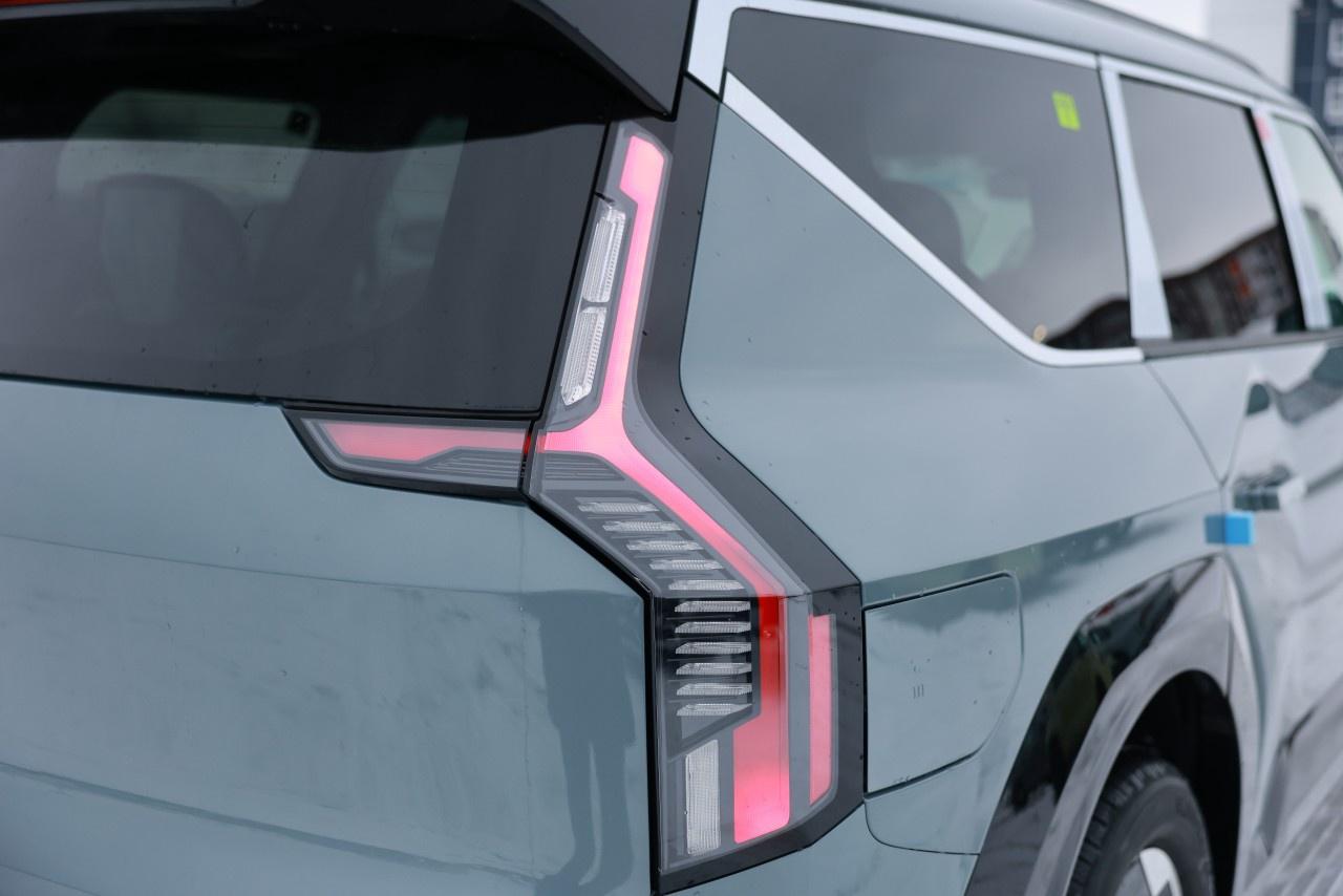 2026 Kia EV9 Land w/Premium Package AWD Photo