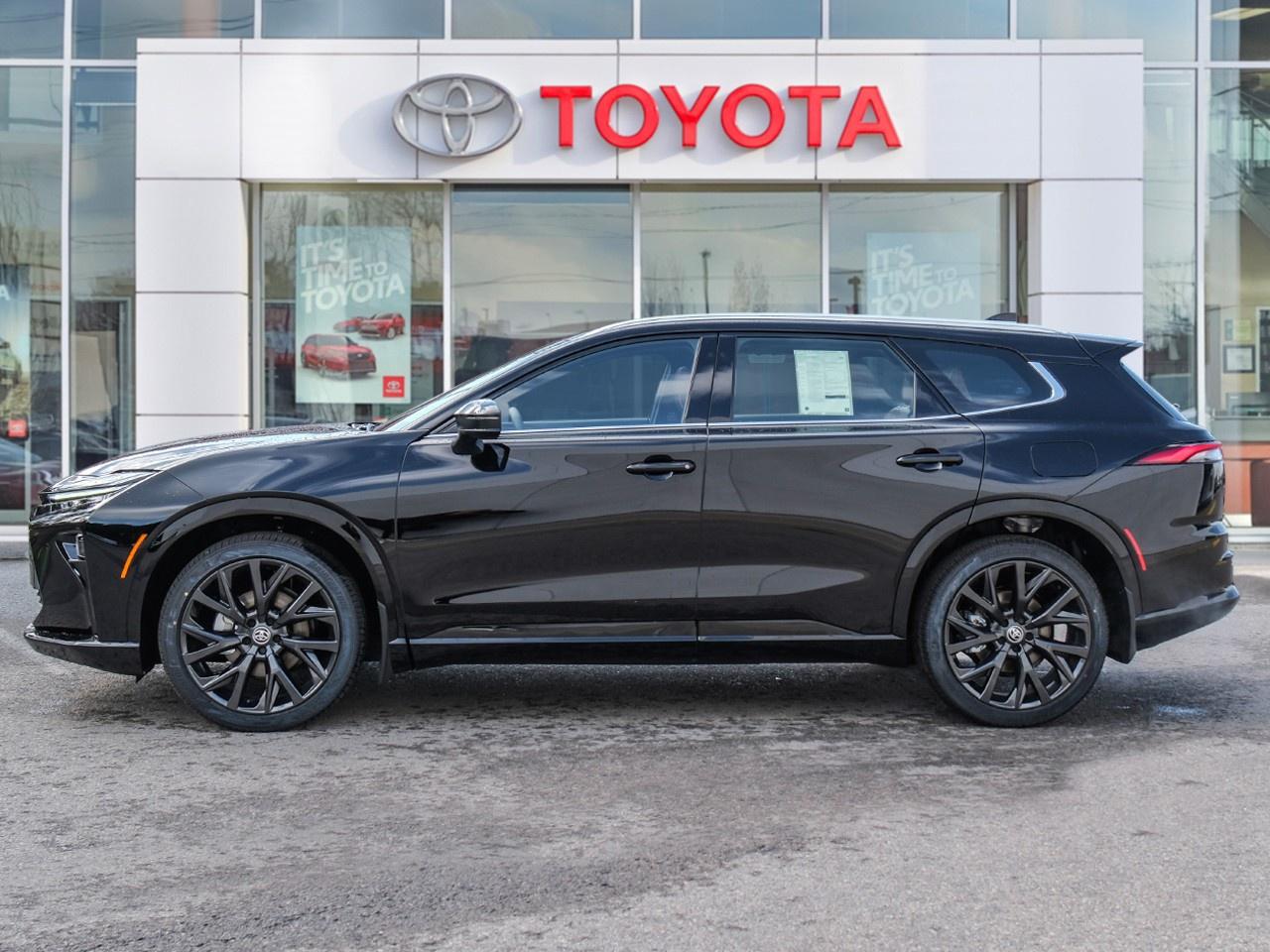 2025 Toyota Crown Signia Limited Photo