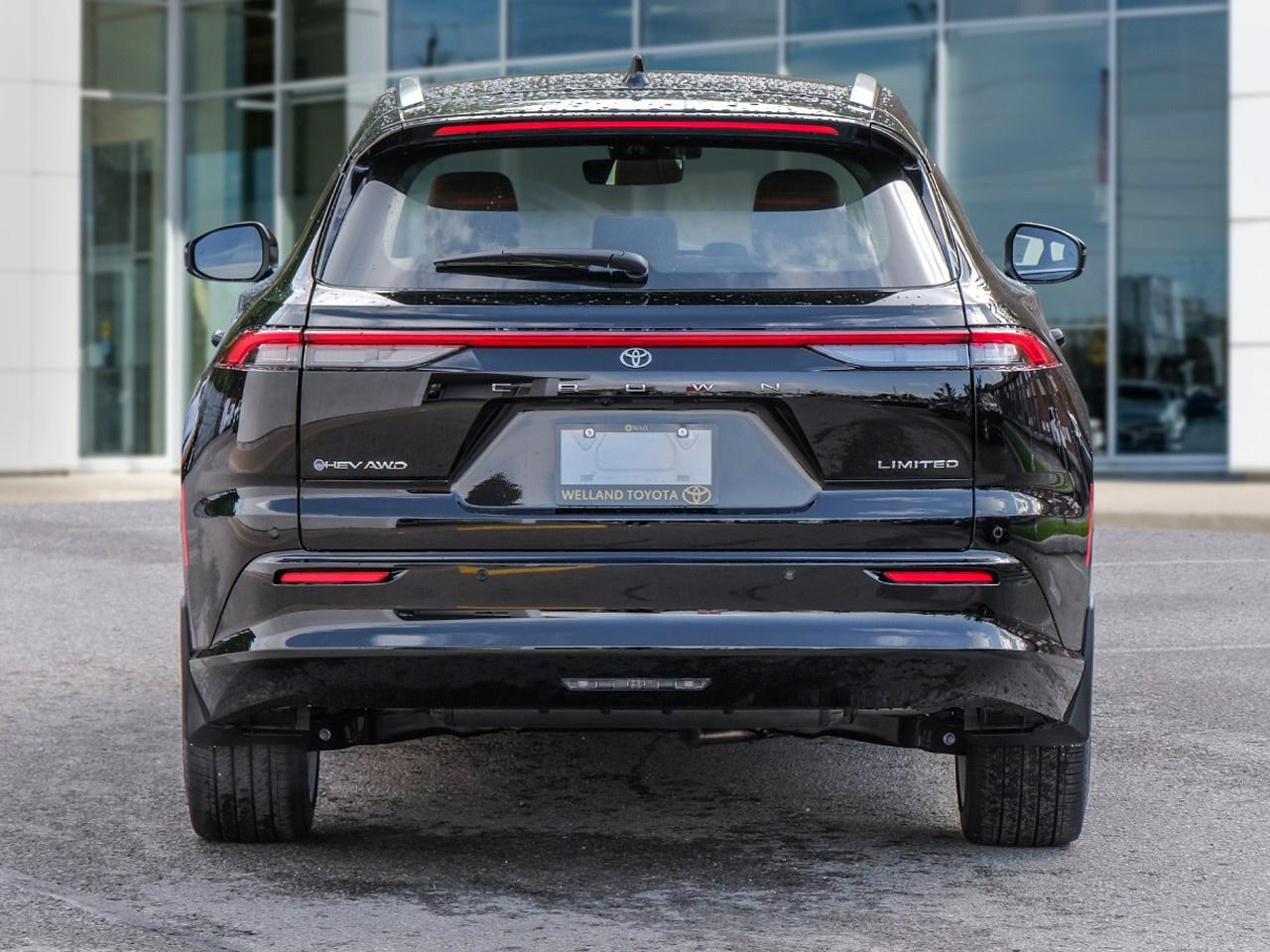 2025 Toyota Crown Signia Limited Photo