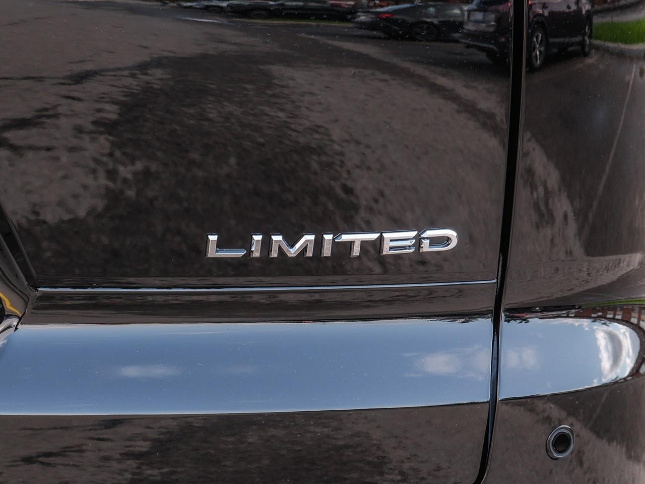 2025 Toyota Crown Signia Limited Photo