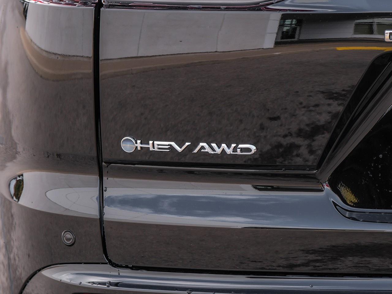 2025 Toyota Crown Signia Limited Photo