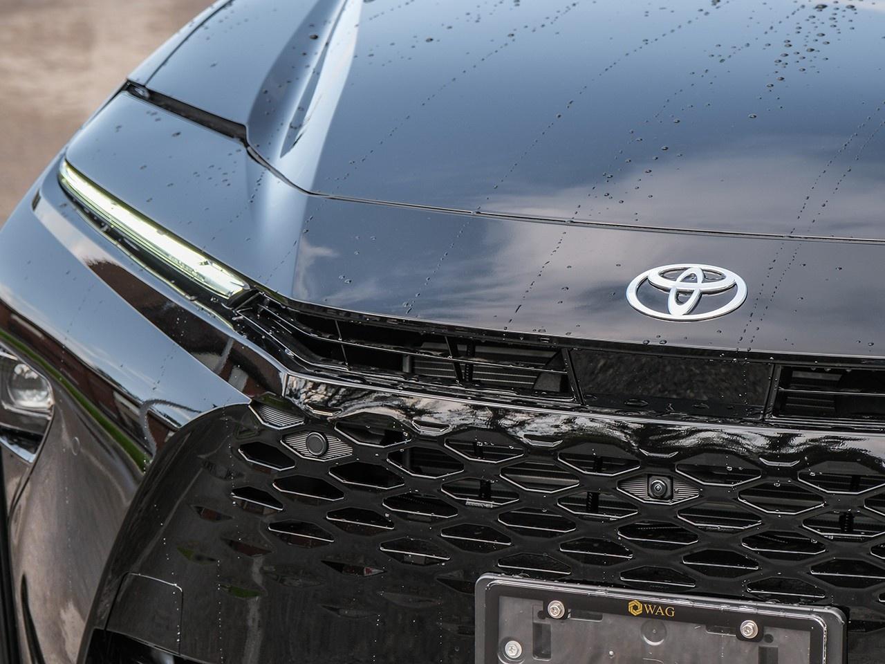 2025 Toyota Crown Signia Limited Photo