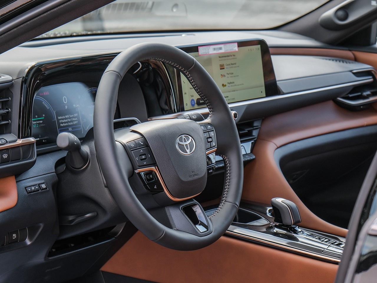 2025 Toyota Crown Signia Limited Photo