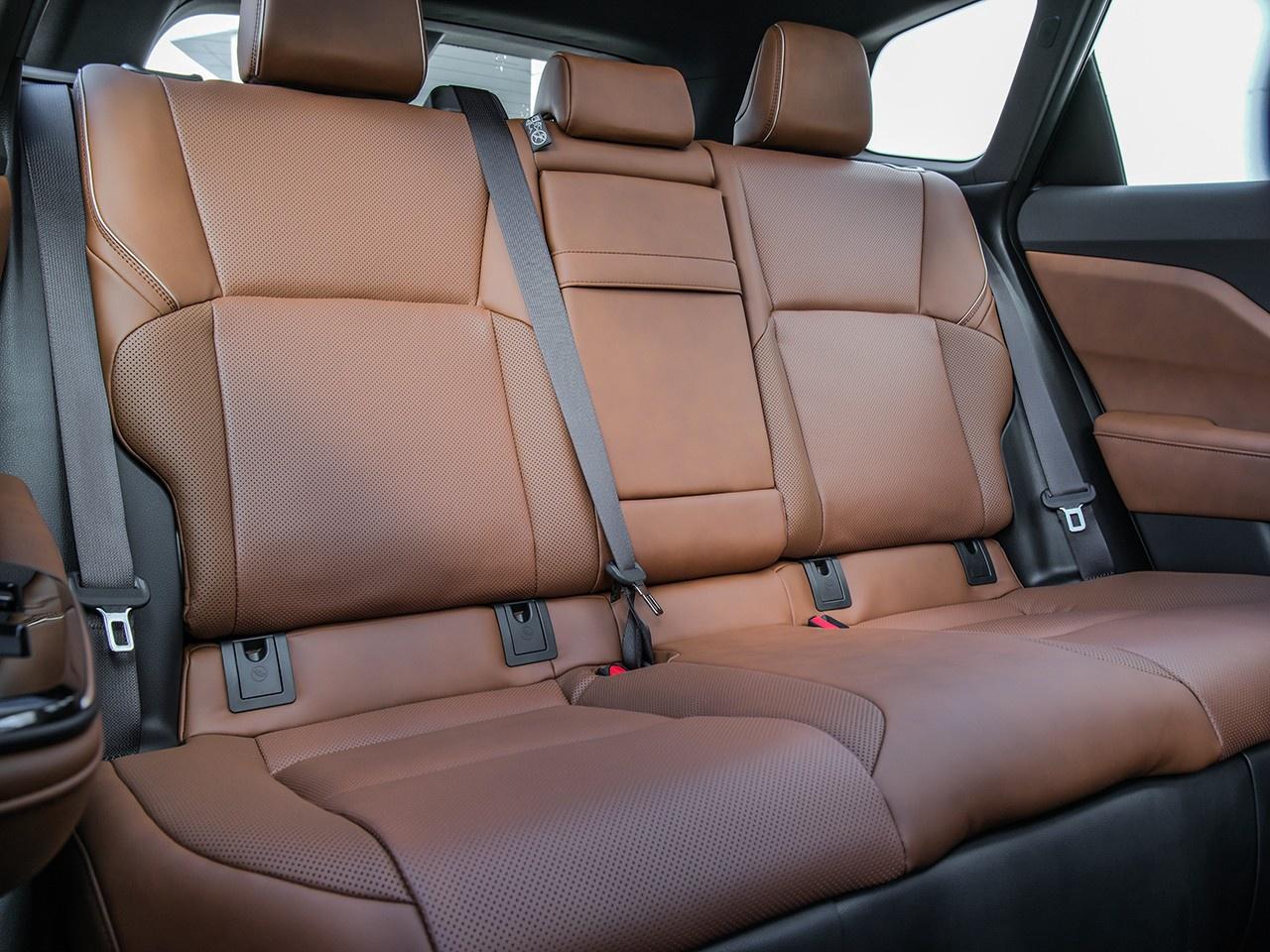 2025 Toyota Crown Signia Limited Photo