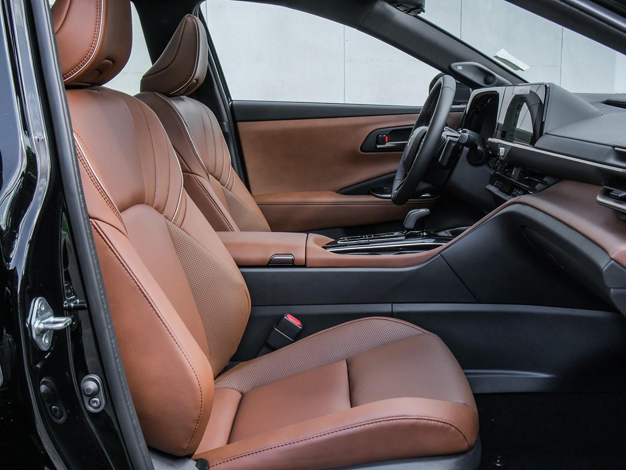 2025 Toyota Crown Signia Limited Photo