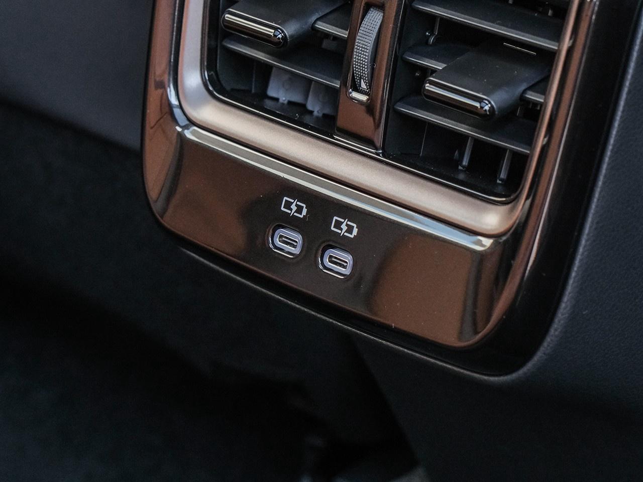 2025 Toyota Crown Signia Limited Photo