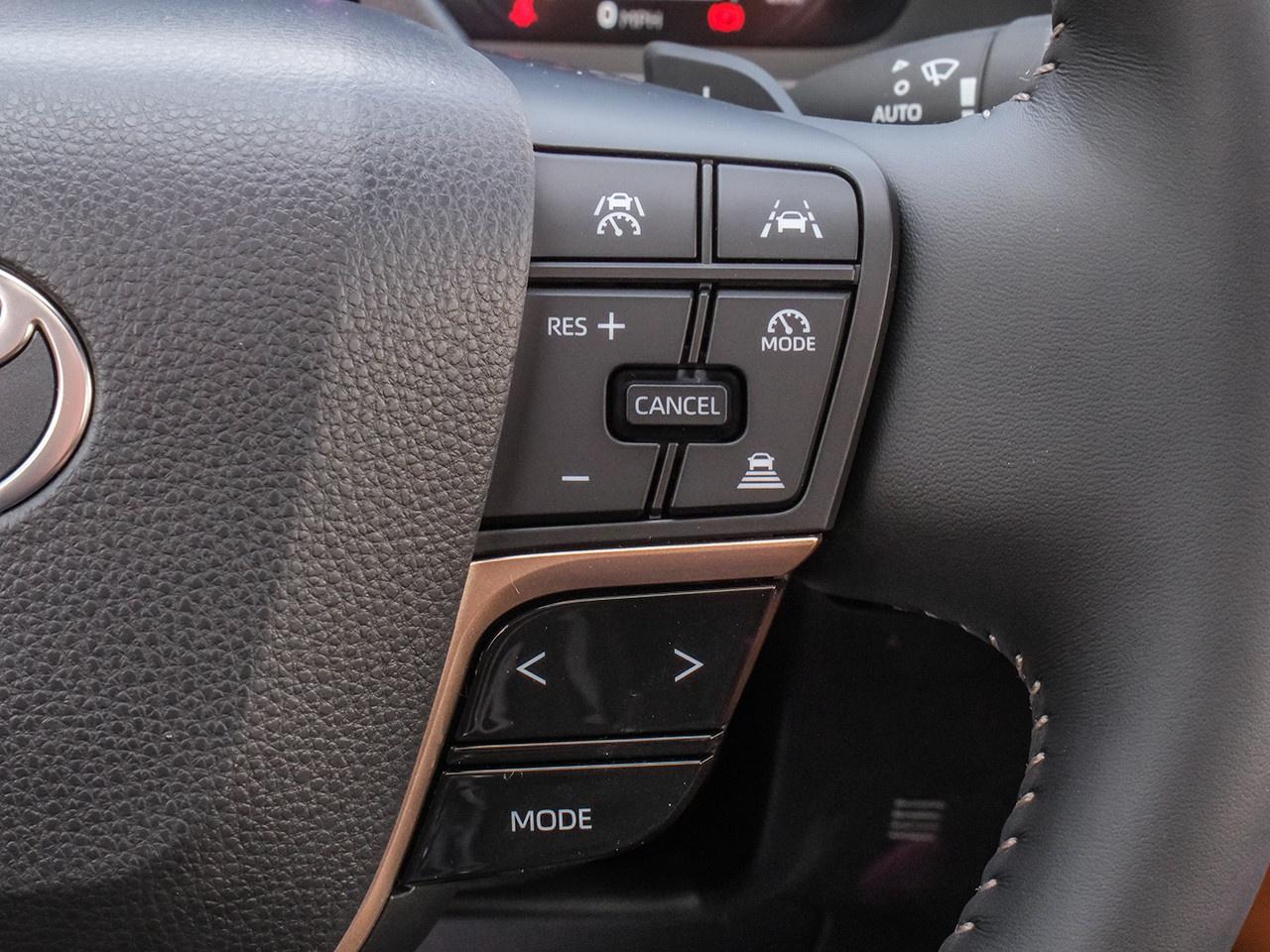 2025 Toyota Crown Signia Limited Photo