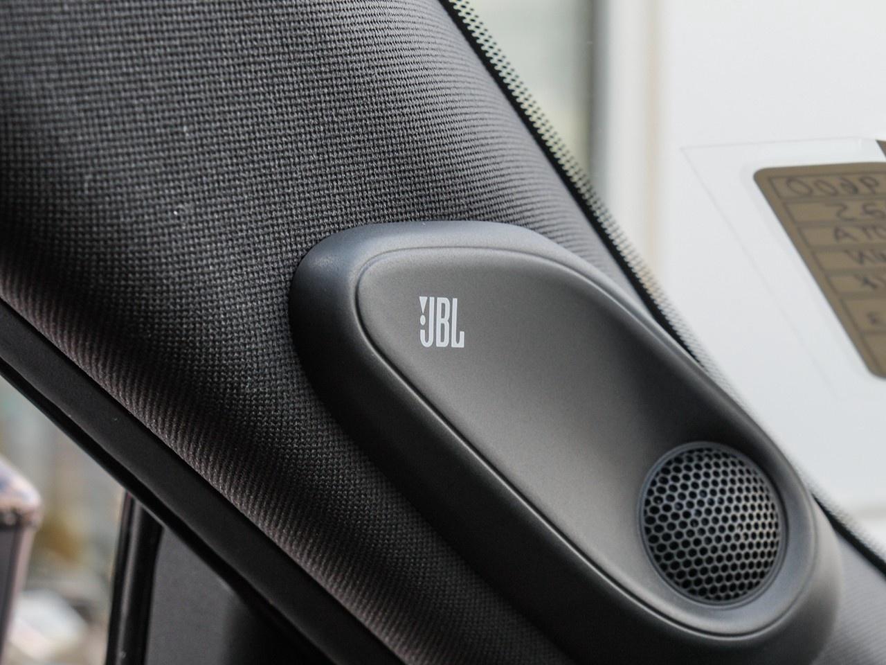 2025 Toyota Crown Signia Limited Photo