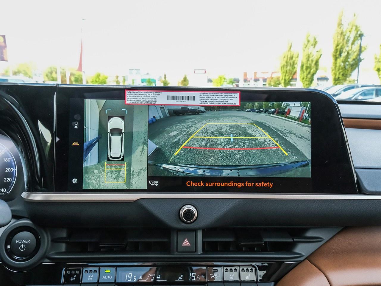 2025 Toyota Crown Signia Limited Photo