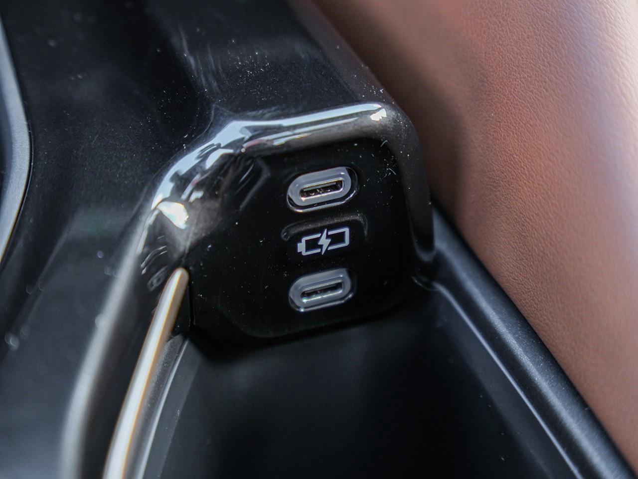 2025 Toyota Crown Signia Limited Photo