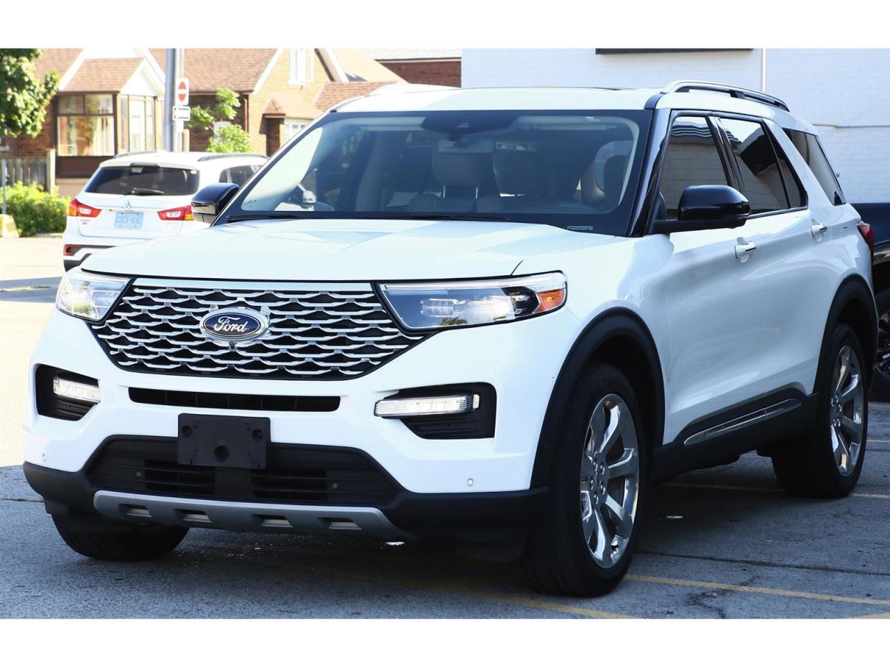 2020 Ford Explorer Platinum AWD | Panoramic Roof | Navigation | 6 Passenger Photo