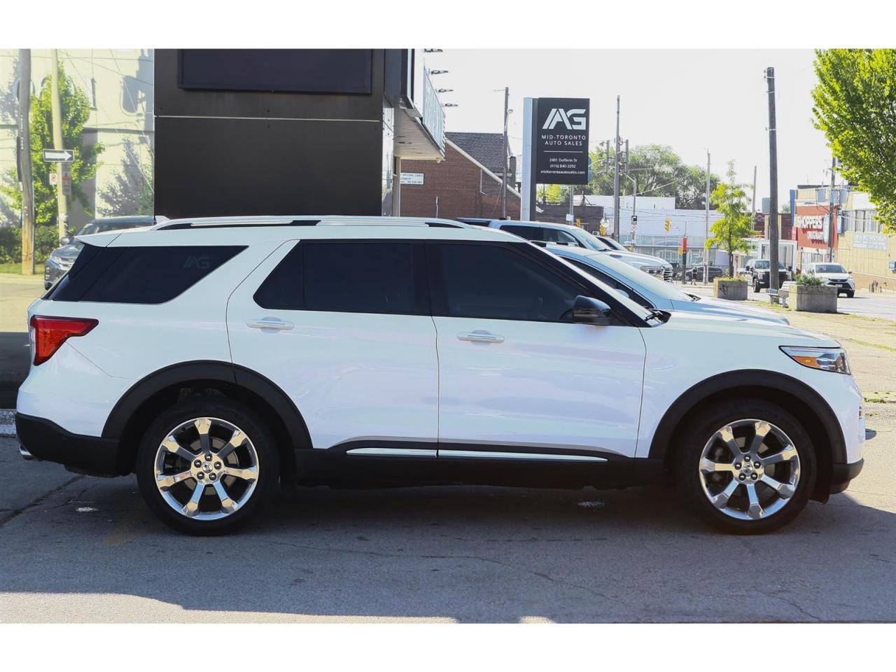 2020 Ford Explorer Platinum AWD | Panoramic Roof | Navigation | 6 Passenger Photo