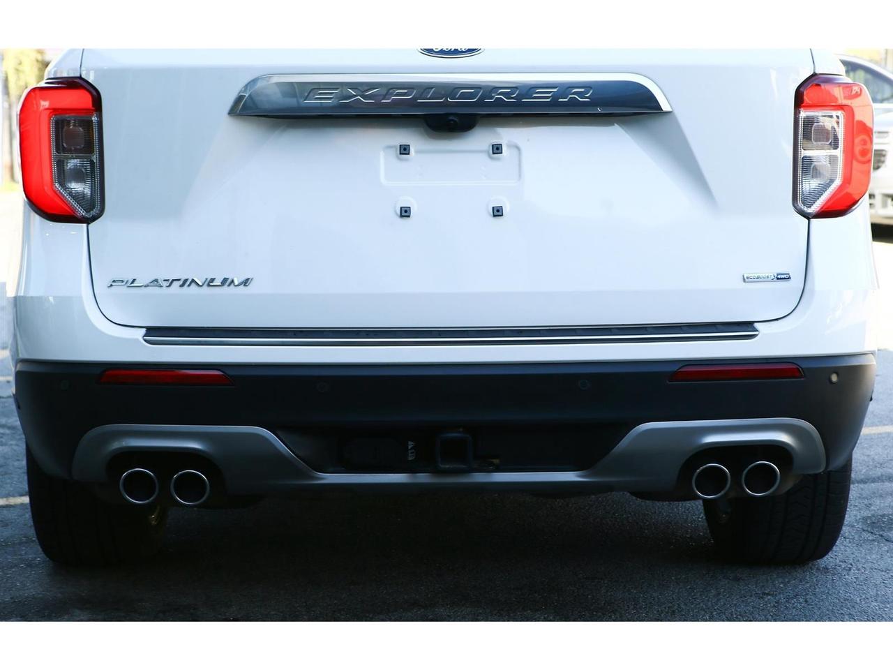 2020 Ford Explorer Platinum AWD | Panoramic Roof | Navigation | 6 Passenger Photo