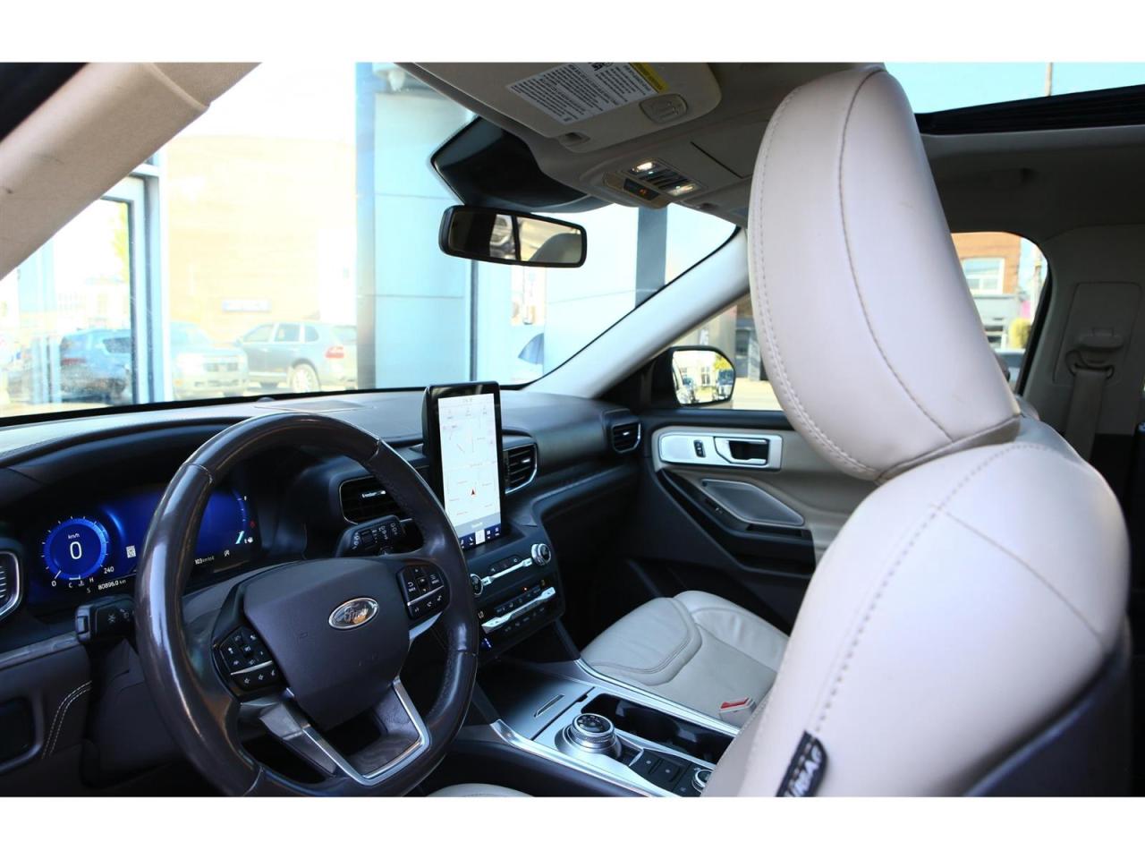 2020 Ford Explorer Platinum AWD | Panoramic Roof | Navigation | 6 Passenger Photo