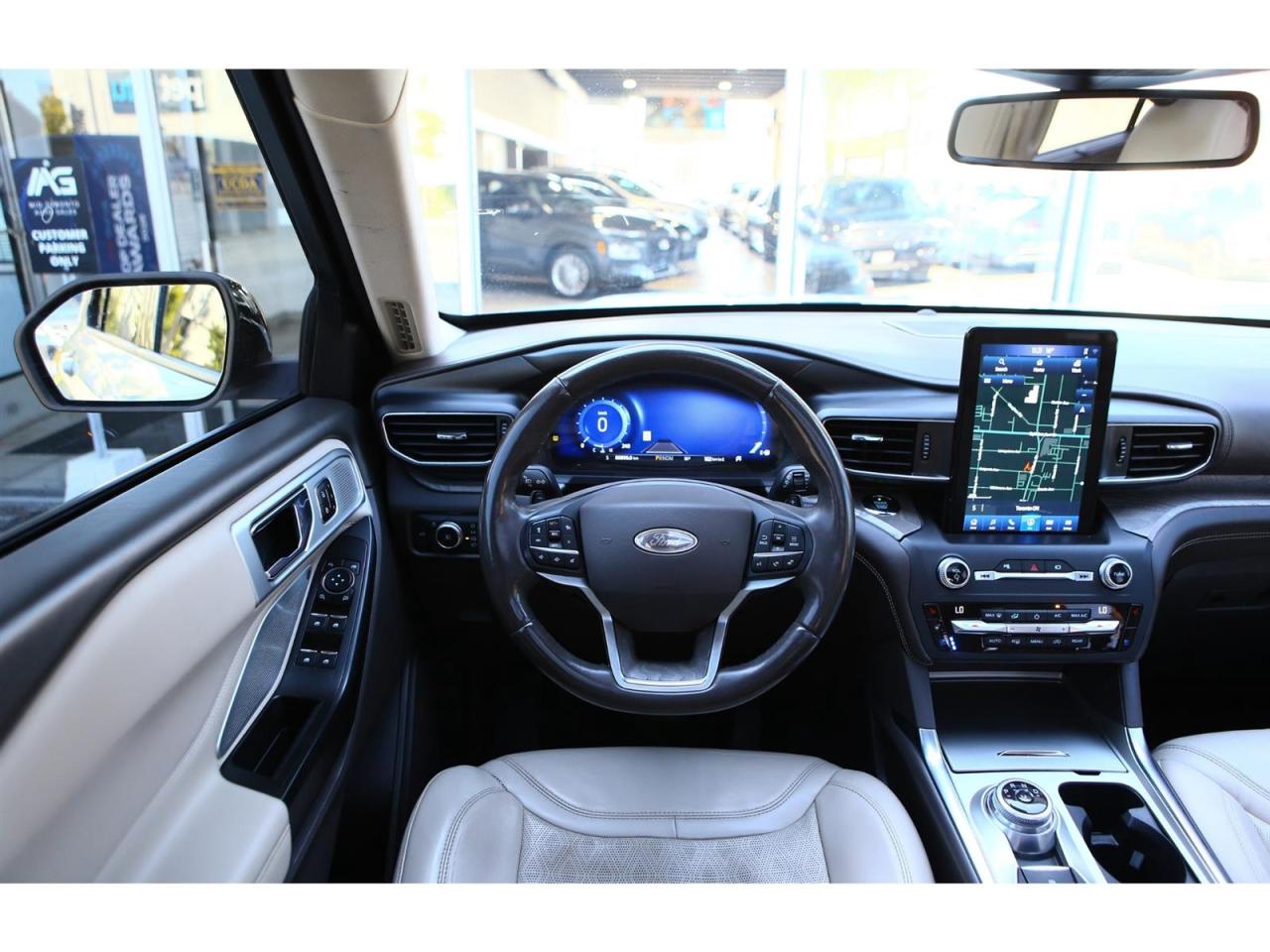 2020 Ford Explorer Platinum AWD | Panoramic Roof | Navigation | 6 Passenger Photo