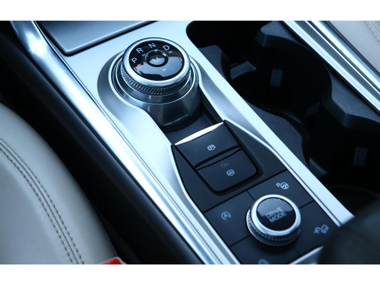 2020 Ford Explorer Platinum AWD | Panoramic Roof | Navigation | 6 Passenger Photo