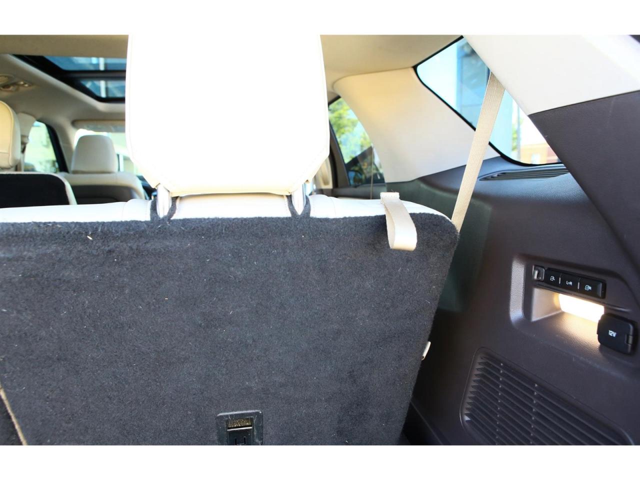 2020 Ford Explorer Platinum AWD | Panoramic Roof | Navigation | 6 Passenger Photo