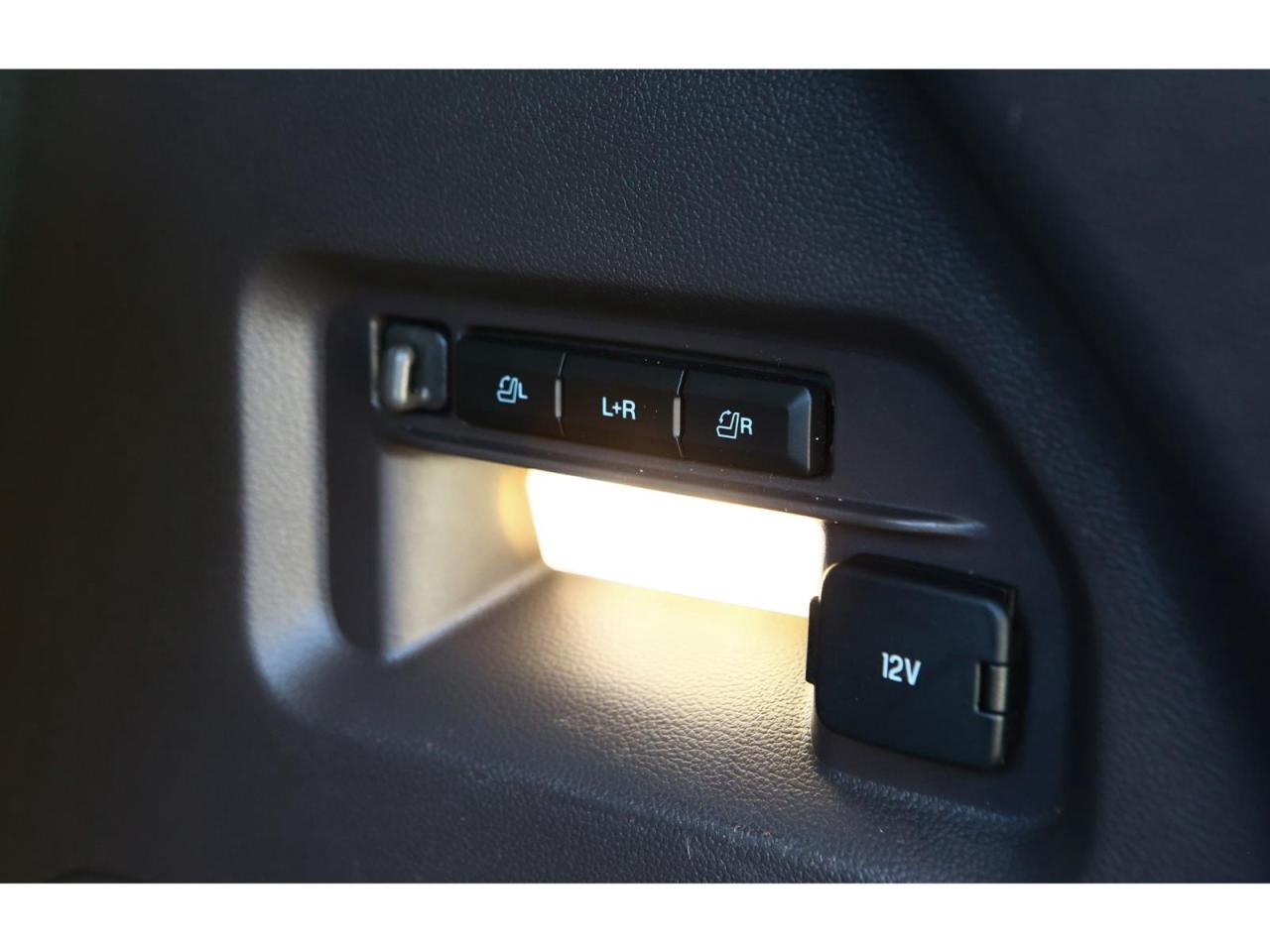 2020 Ford Explorer Platinum AWD | Panoramic Roof | Navigation | 6 Passenger Photo