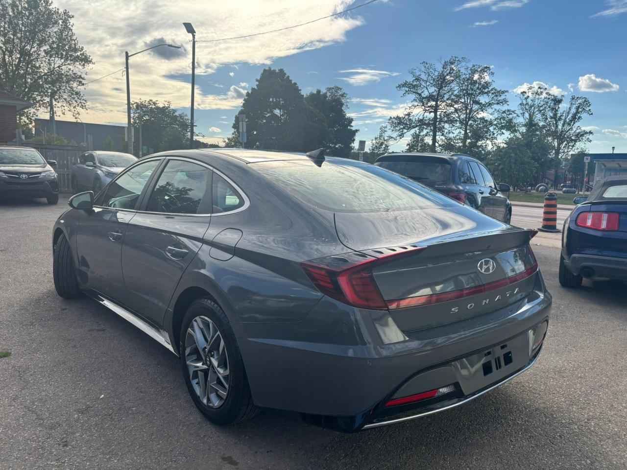 2022 Hyundai Sonata PREFERRED Photo3