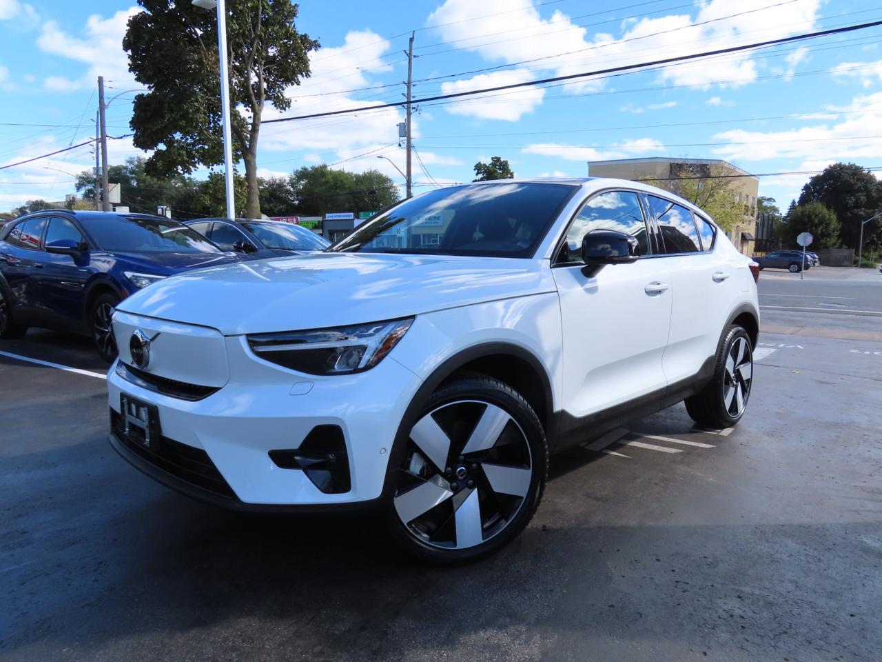 2024 Volvo C40 Recharge Pure Electric PLUS PKG - Recharge Pure Electric - Low Kms !! Photo