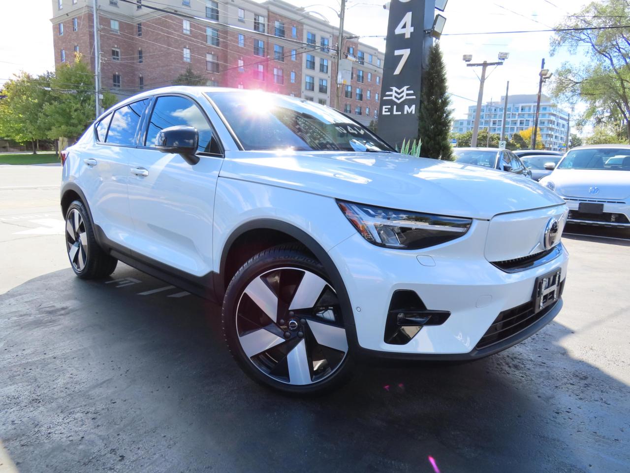 2024 Volvo C40 Recharge Pure Electric PLUS PKG - Recharge Pure Electric - Low Kms !! Photo