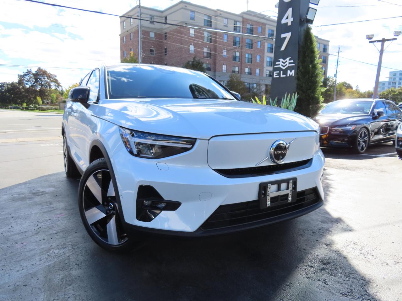 2024 Volvo C40 Recharge Pure Electric PLUS PKG - Recharge Pure Electric - Low Kms !! Photo