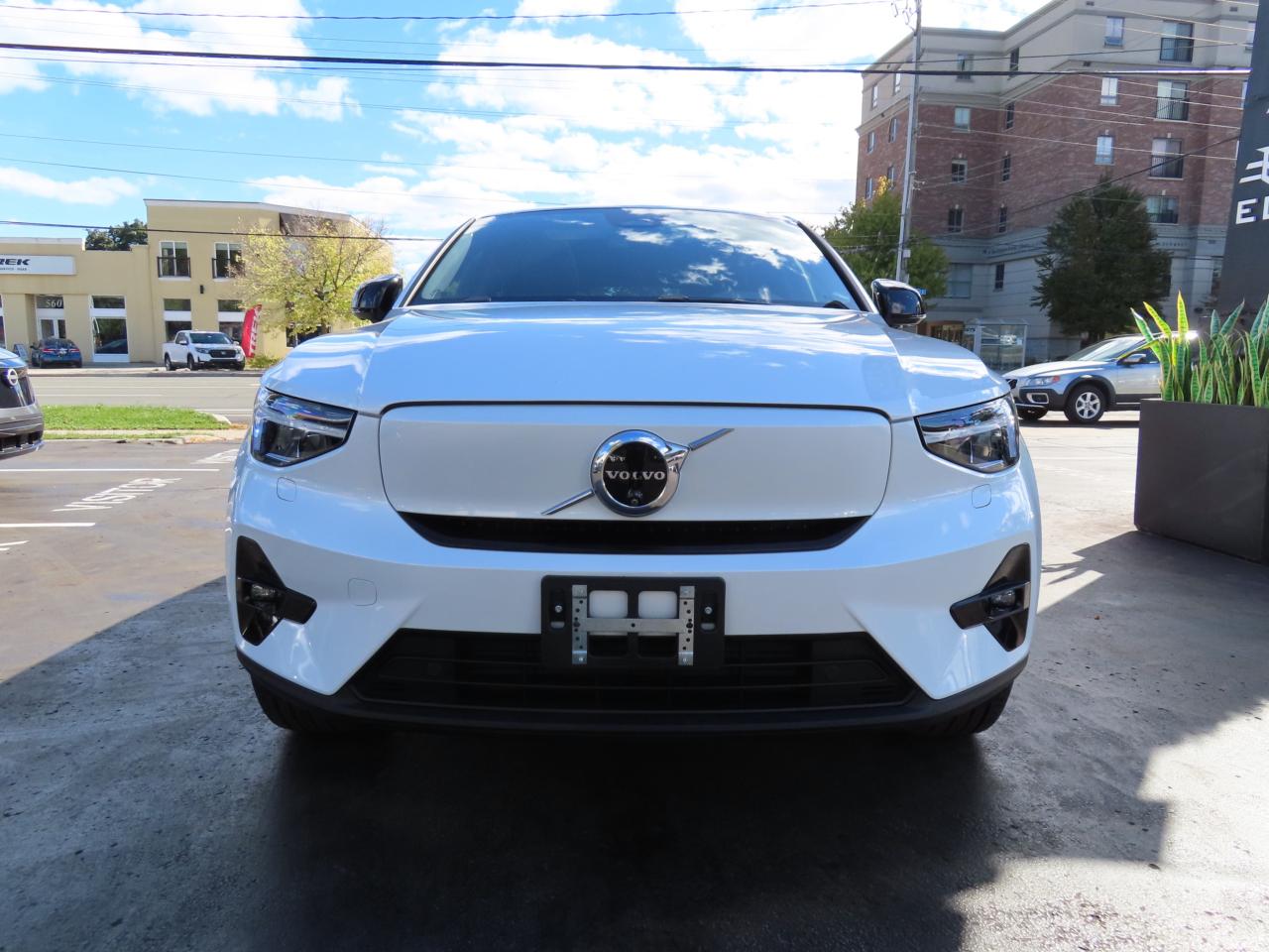 2024 Volvo C40 Recharge Pure Electric PLUS PKG - Recharge Pure Electric - Low Kms !! Photo