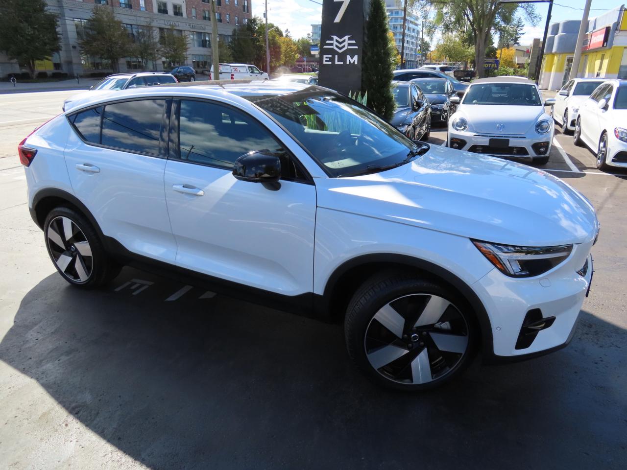 2024 Volvo C40 Recharge Pure Electric PLUS PKG - Recharge Pure Electric - Low Kms !! Photo