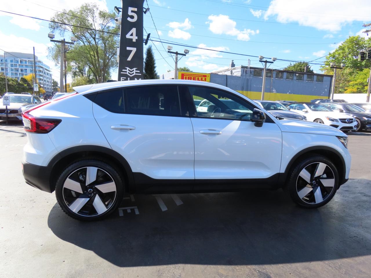 2024 Volvo C40 Recharge Pure Electric PLUS PKG - Recharge Pure Electric - Low Kms !! Photo