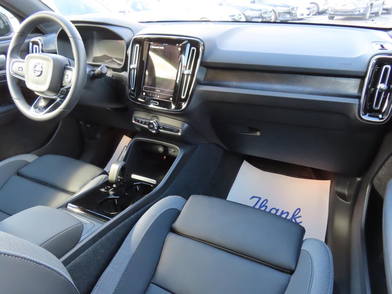 2024 Volvo C40 Recharge Pure Electric PLUS PKG - Recharge Pure Electric - Low Kms !! Photo