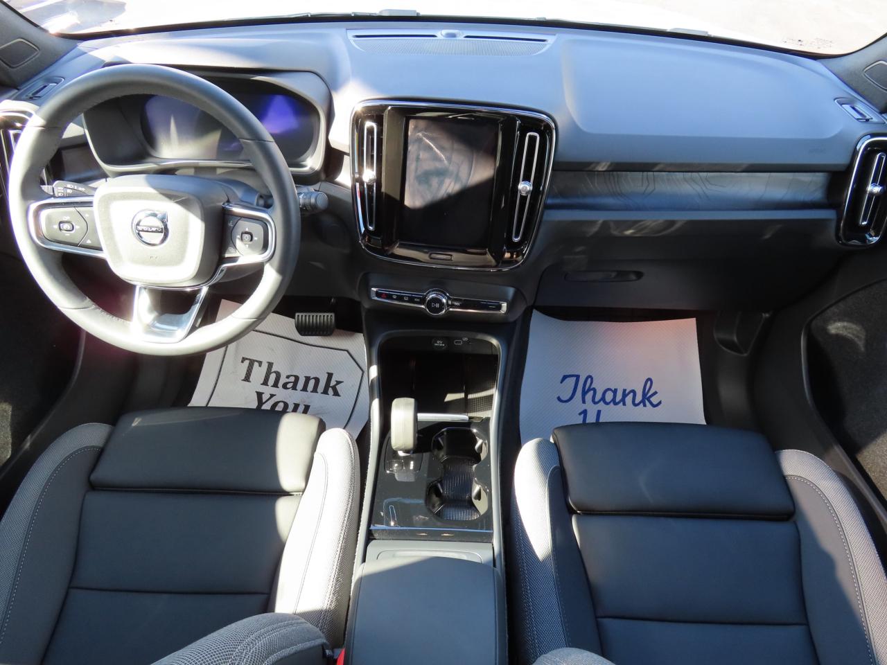 2024 Volvo C40 Recharge Pure Electric PLUS PKG - Recharge Pure Electric - Low Kms !! Photo