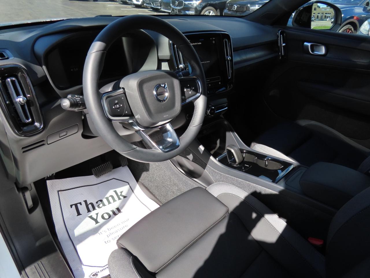 2024 Volvo C40 Recharge Pure Electric PLUS PKG - Recharge Pure Electric - Low Kms !! Photo