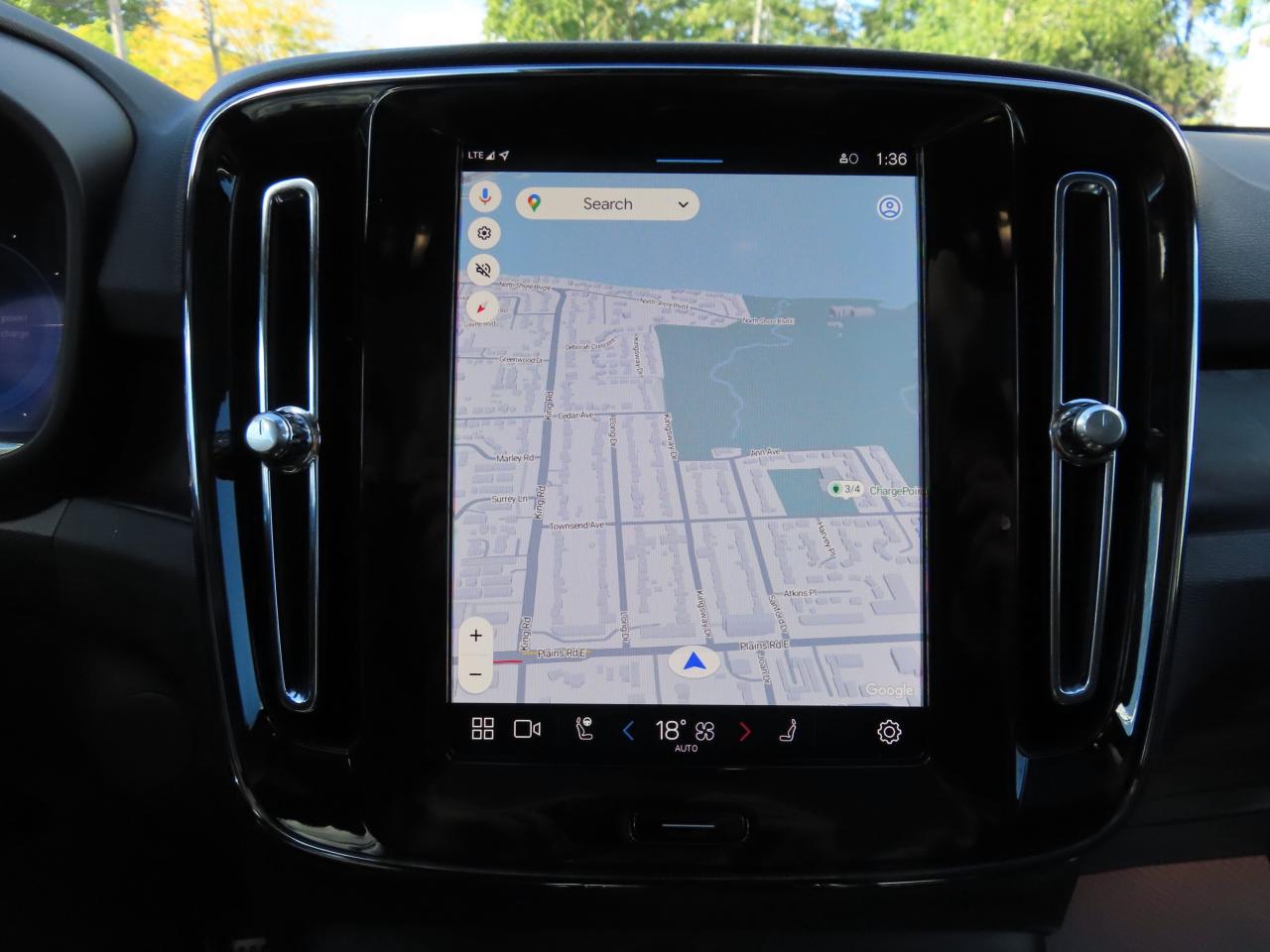 2024 Volvo C40 Recharge Pure Electric PLUS PKG - Recharge Pure Electric - Low Kms !! Photo