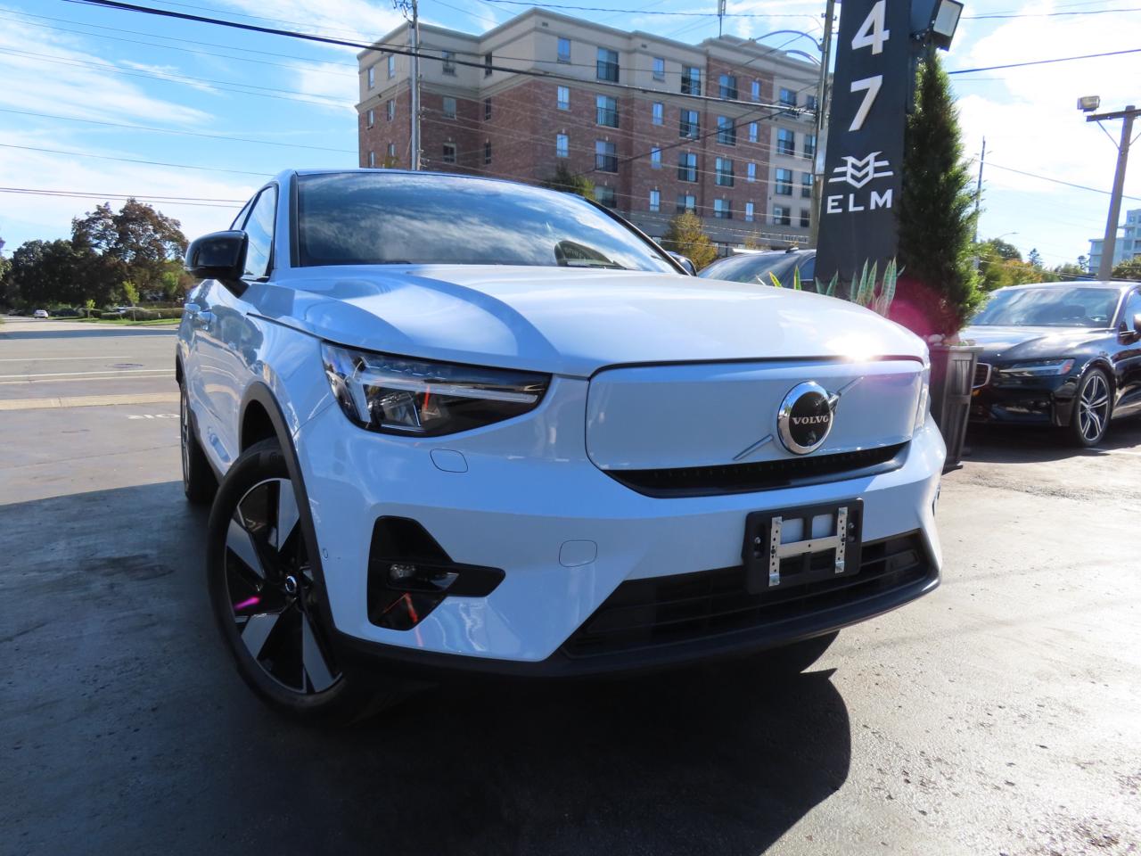 2024 Volvo C40 Recharge Pure Electric PLUS PKG - Recharge Pure Electric - Low Kms !! Photo