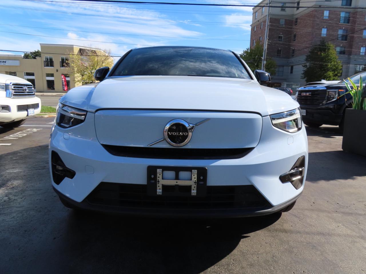 2024 Volvo C40 Recharge Pure Electric PLUS PKG - Recharge Pure Electric - Low Kms !! Photo