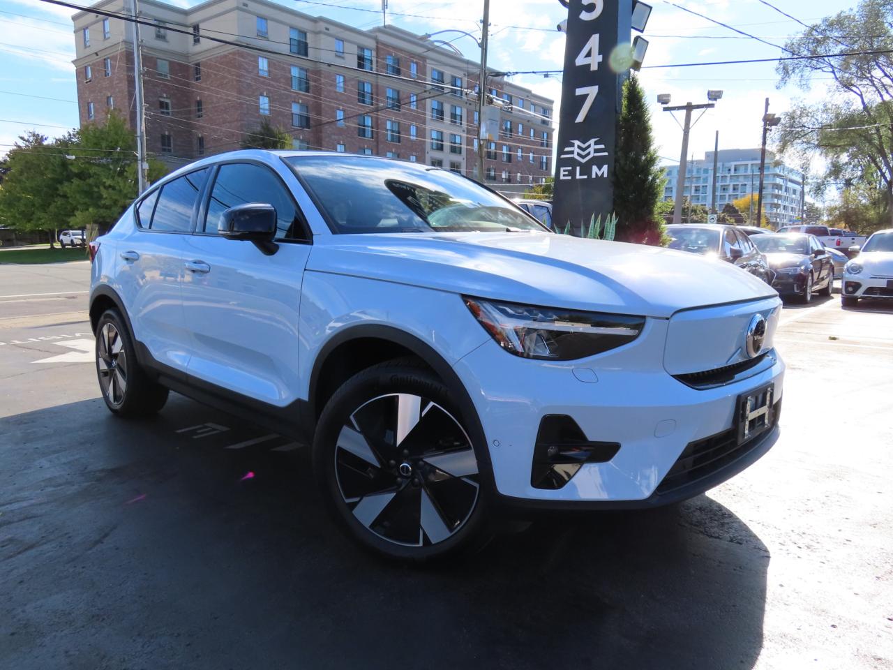 2024 Volvo C40 Recharge Pure Electric PLUS PKG - Recharge Pure Electric - Low Kms !! Photo