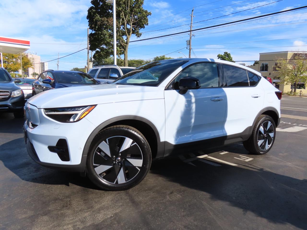 2024 Volvo C40 Recharge Pure Electric PLUS PKG - Recharge Pure Electric - Low Kms !! Photo