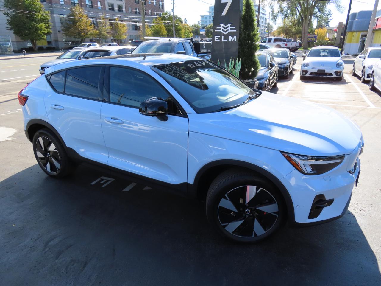 2024 Volvo C40 Recharge Pure Electric PLUS PKG - Recharge Pure Electric - Low Kms !! Photo