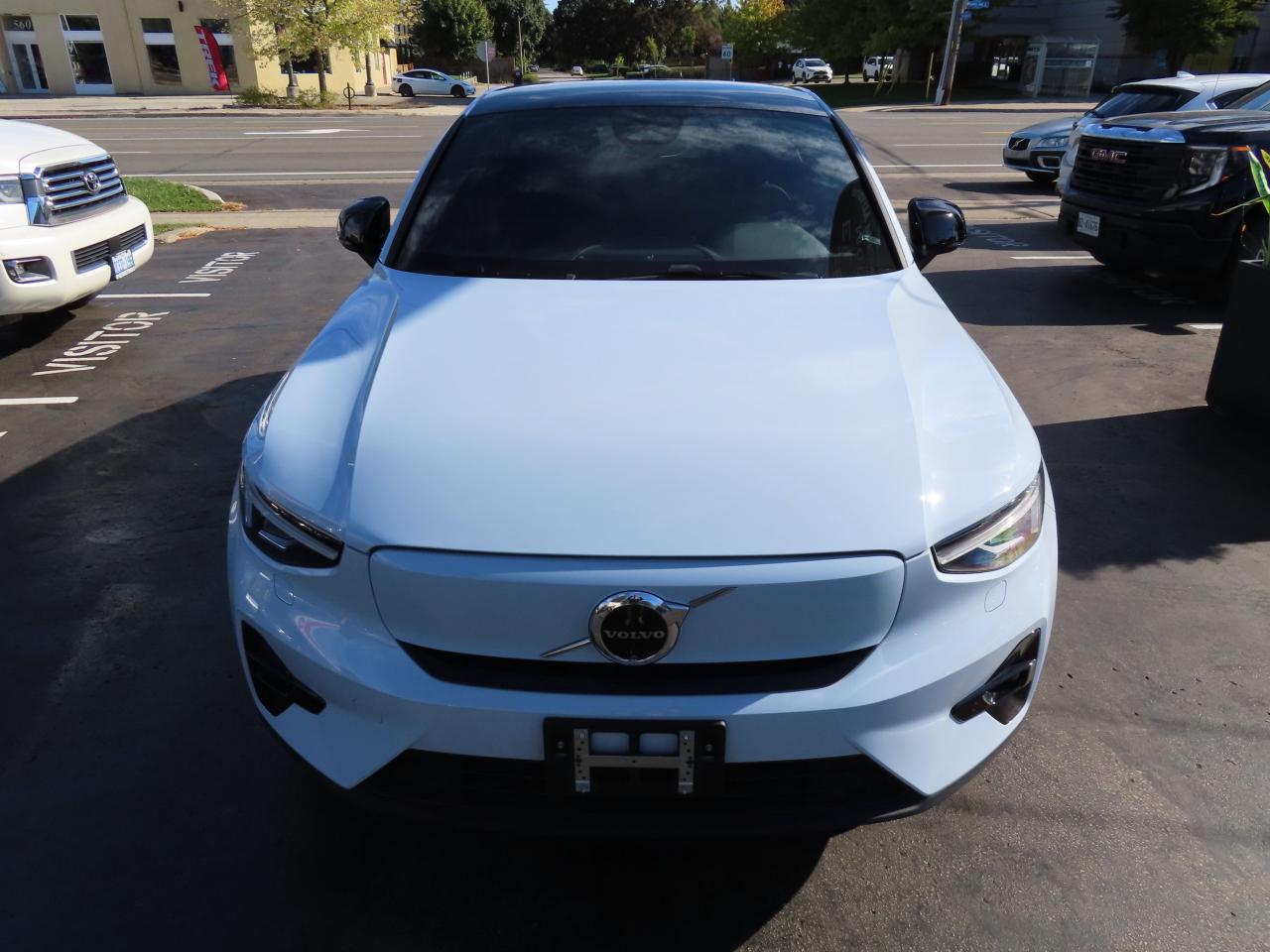 2024 Volvo C40 Recharge Pure Electric PLUS PKG - Recharge Pure Electric - Low Kms !! Photo