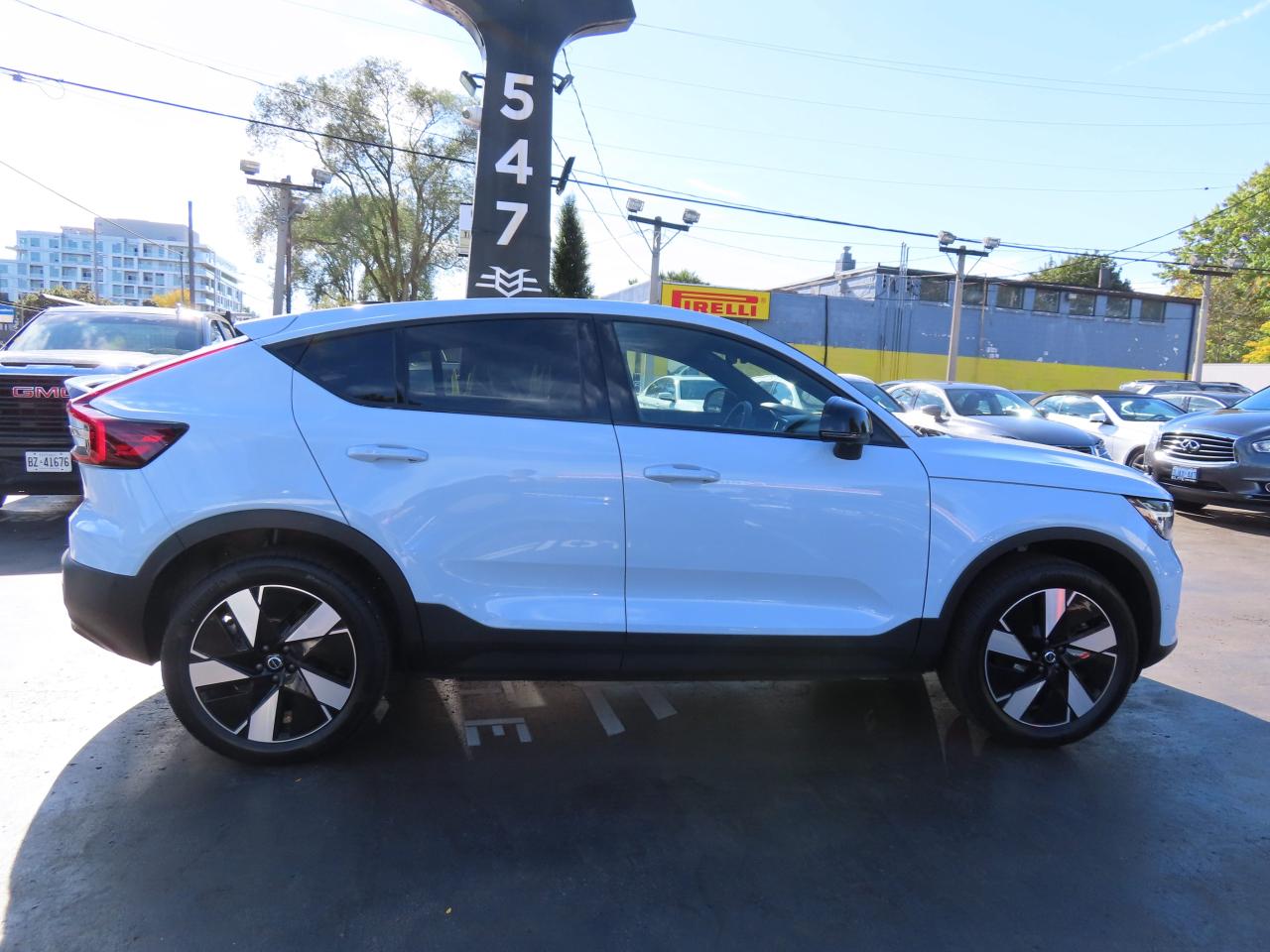 2024 Volvo C40 Recharge Pure Electric PLUS PKG - Recharge Pure Electric - Low Kms !! Photo