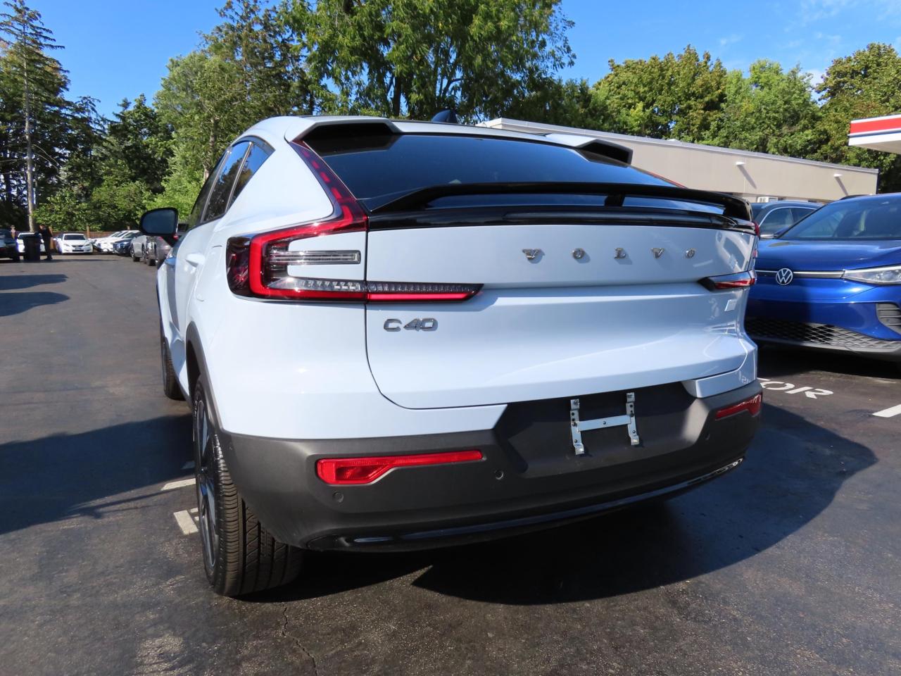 2024 Volvo C40 Recharge Pure Electric PLUS PKG - Recharge Pure Electric - Low Kms !! Photo